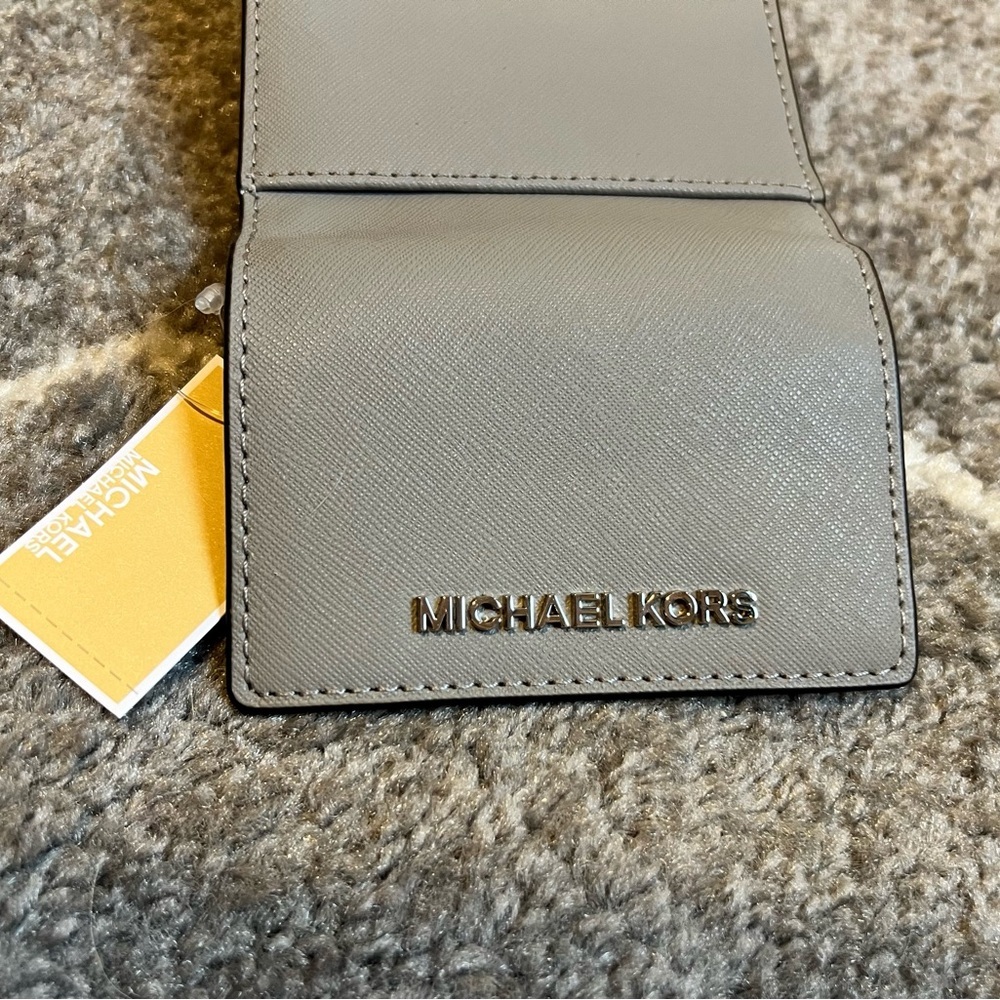 🩶 Michael Kors 🩶 small grey leather wallet NWT - Picture 4 of 5